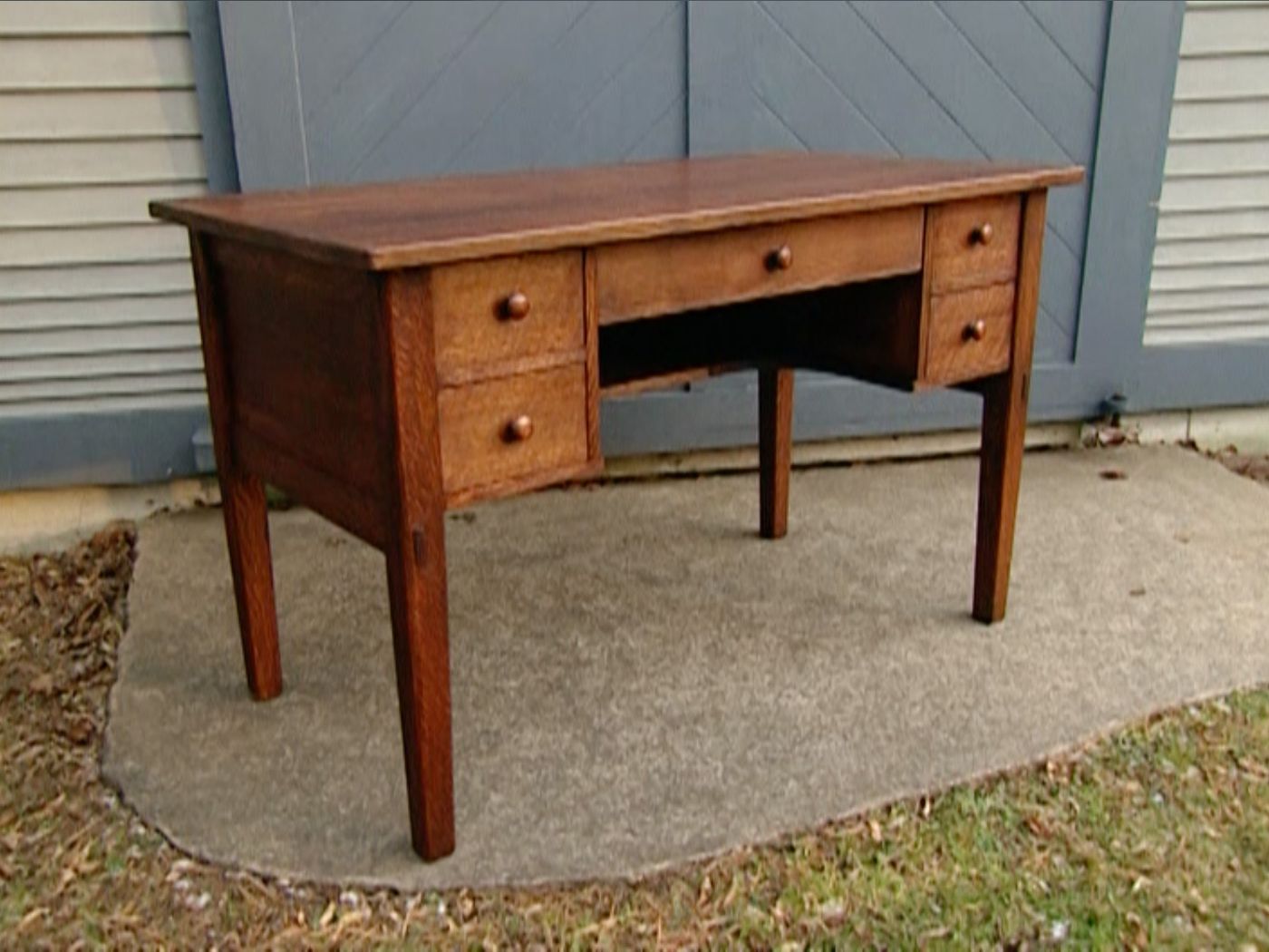 1612_mission_style_desk