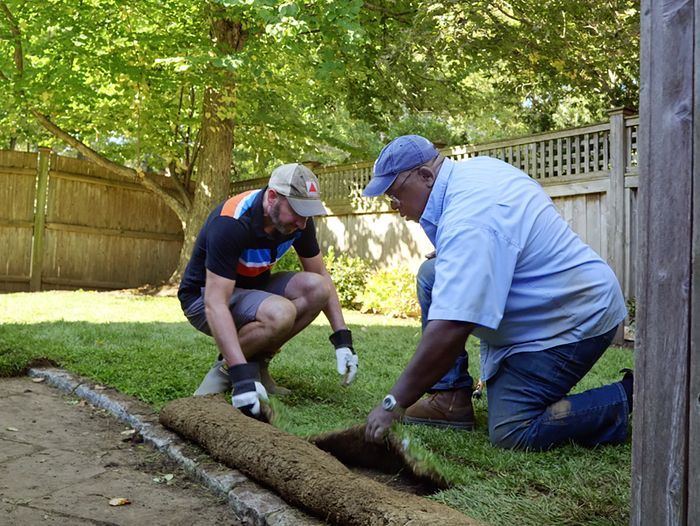 S22 E18: Lee Gilliam installs shade-tolerant sod