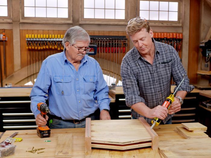 S22 E22: Tom Silva and Kevin O'Connor build a bat house