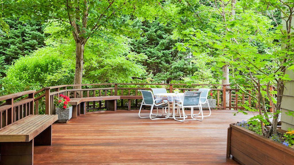 Decking_iStock-173245643.0.0